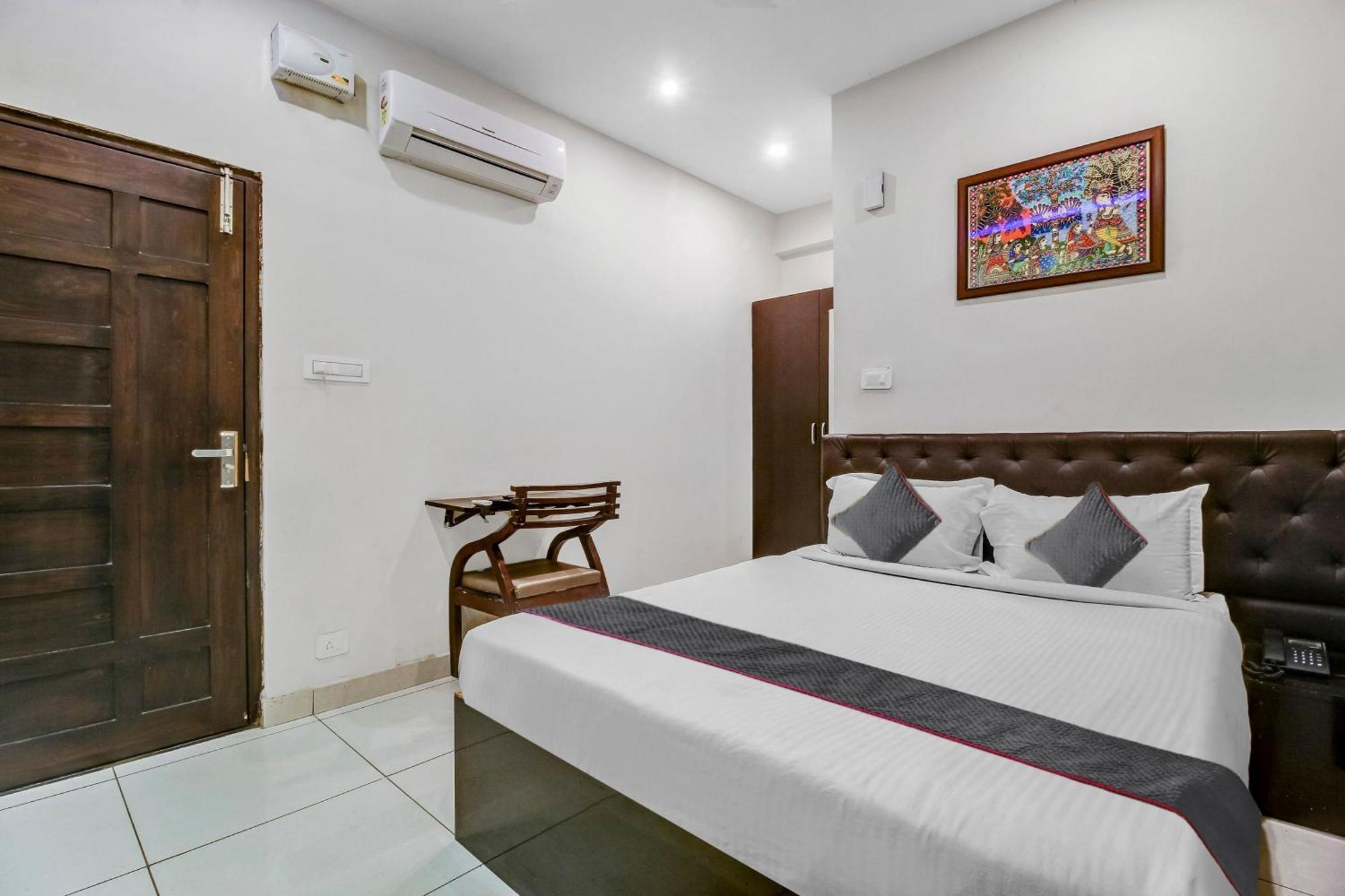 Collection O Galaxy Suites Hyderabad Exterior foto